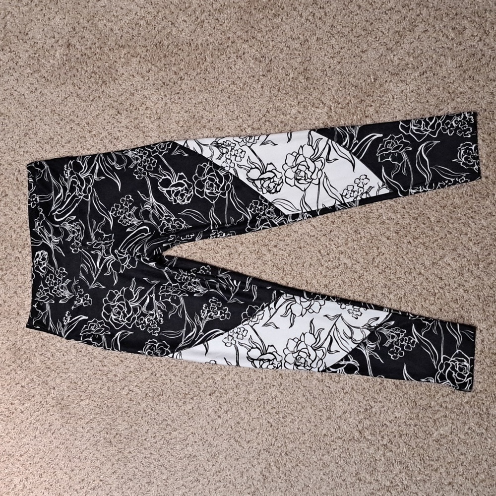 BALANCE COLLECTION small workout leggings